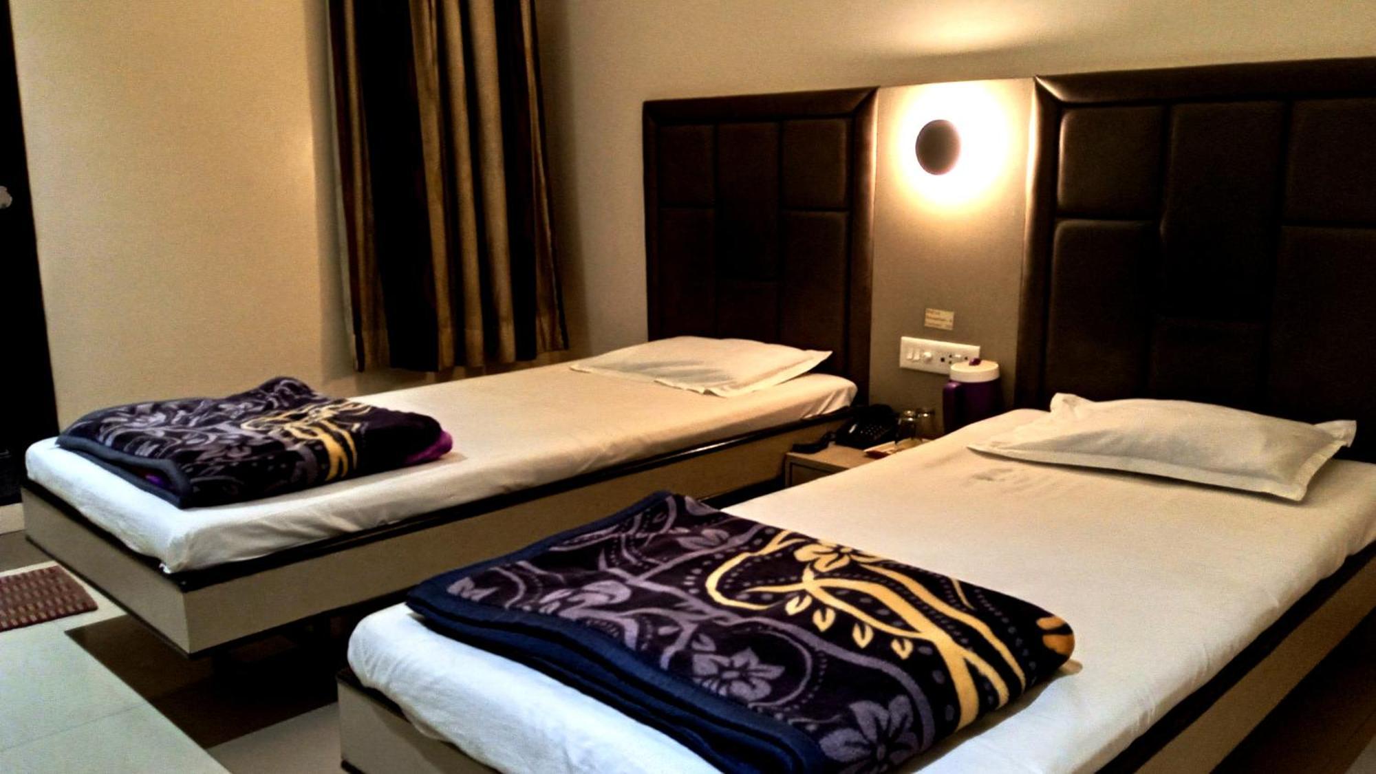 Hotel Ramniwas Jalgaon Luaran gambar