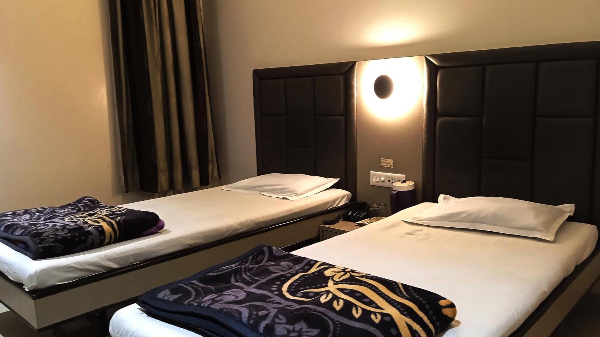 Hotel Ramniwas Jalgaon Luaran gambar